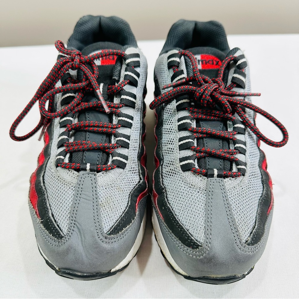 ๐ BOYS NIKE AIR MAX IN WOLF GREY, WHITE, COOL GREY SIZE US 6Y CLOTH W/ LEATHER - Picture 4 of 11